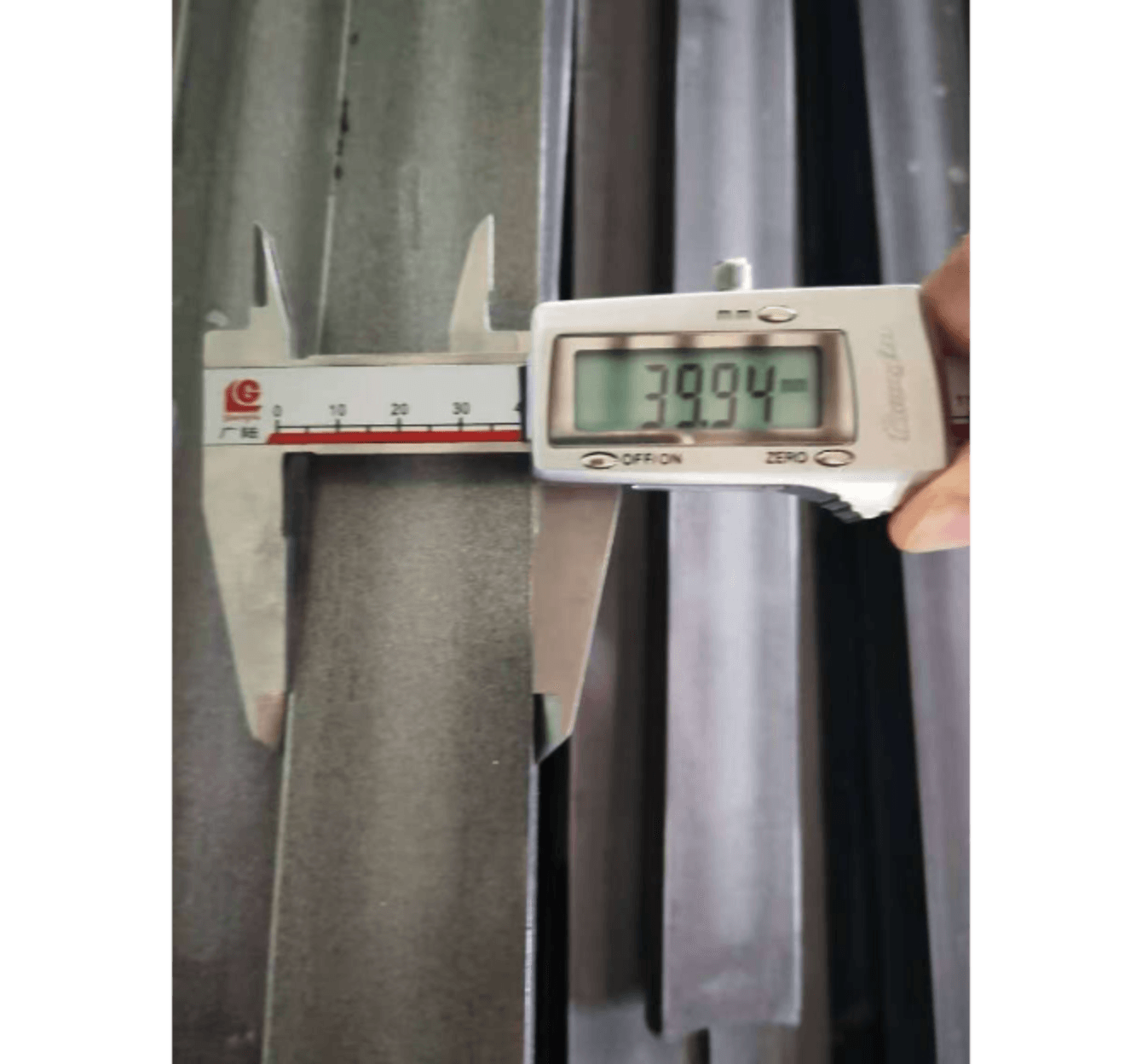 10x40 mm cold drawn flat steel width inspection showing approximately 40 mm
