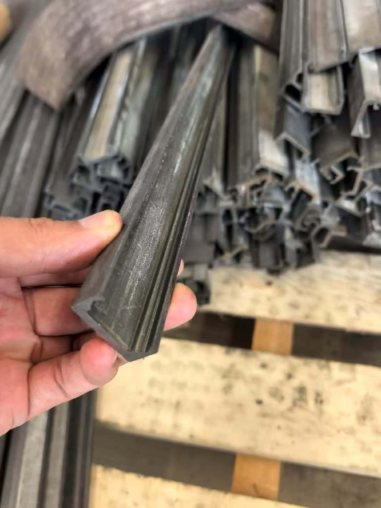 Handheld channel-shaped cold-drawn steel raw-profile blank for downstream module manufacturing