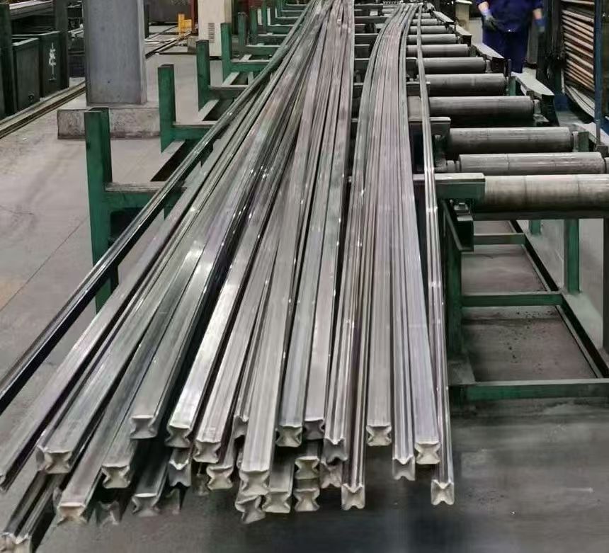 Long cold-drawn steel raw profiles for downstream module manufacturing on a factory roller line